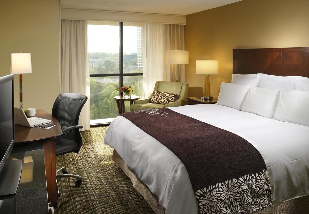 Отель Atlanta Marriott Perimeter Center Данвуди Экстерьер фото